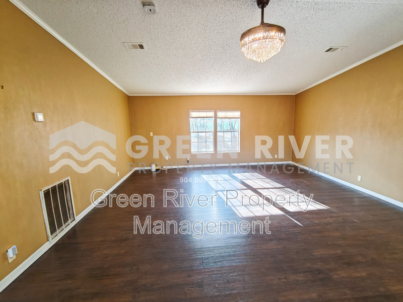 The Perfect Blend of Charm & Modern Living in Middleburg property image