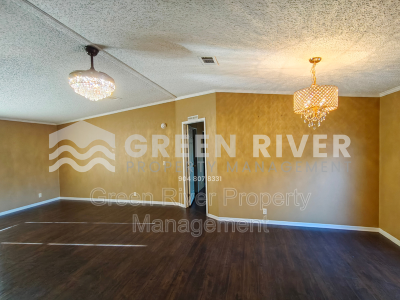 The Perfect Blend of Charm & Modern Living in Middleburg property image