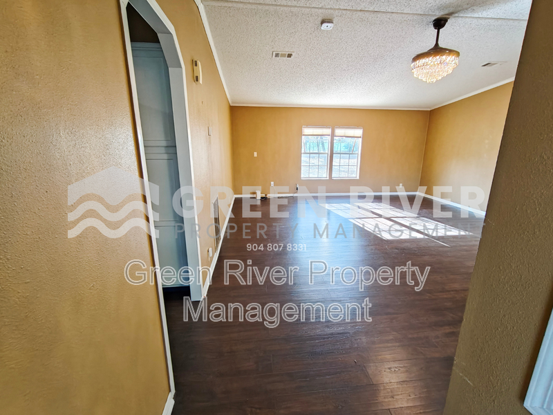 The Perfect Blend of Charm & Modern Living in Middleburg property image