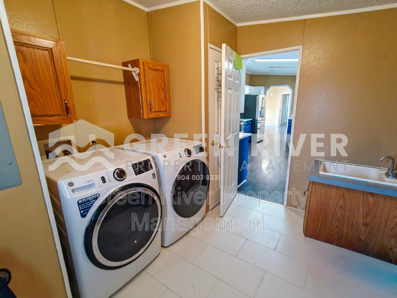 The Perfect Blend of Charm & Modern Living in Middleburg property image