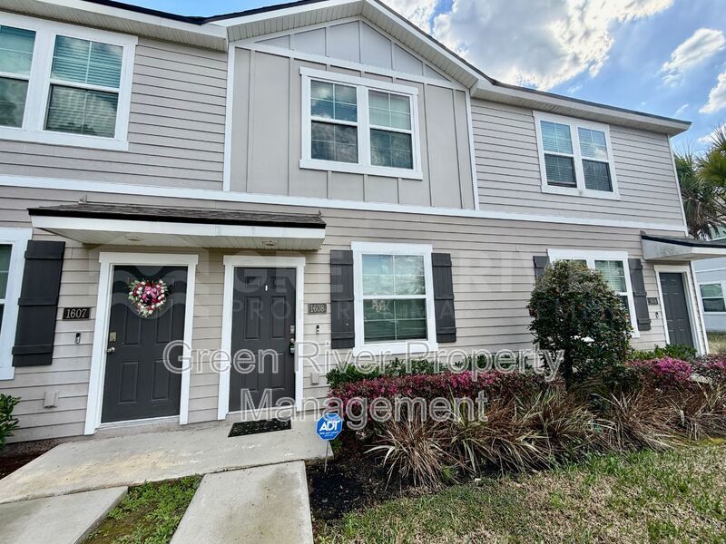 Chic & Comfortable Townhome Living in a Peaceful Community!! property image