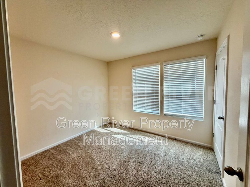 Chic & Comfortable Townhome Living in a Peaceful Community!! property image