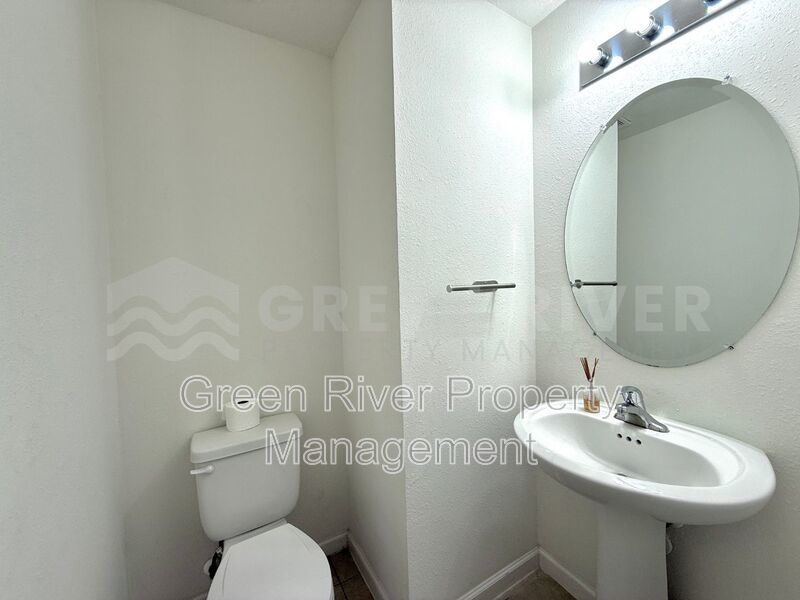 Room to Live, Space to Thrive! Stunning 6BR Home with Solar, Upgrades & Screened Lanai in Macclenny!! property image