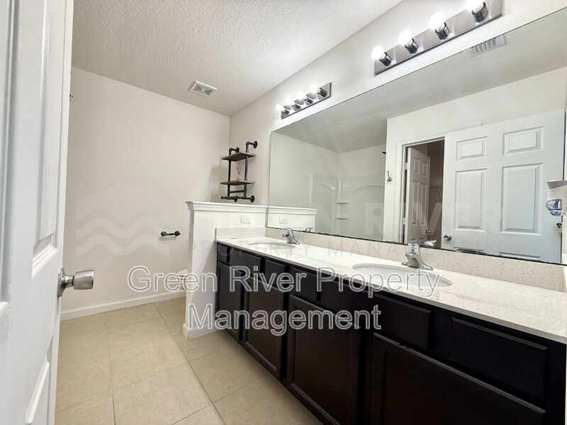 Room to Live, Space to Thrive! Stunning 6BR Home with Solar, Upgrades & Screened Lanai in Macclenny!! property image