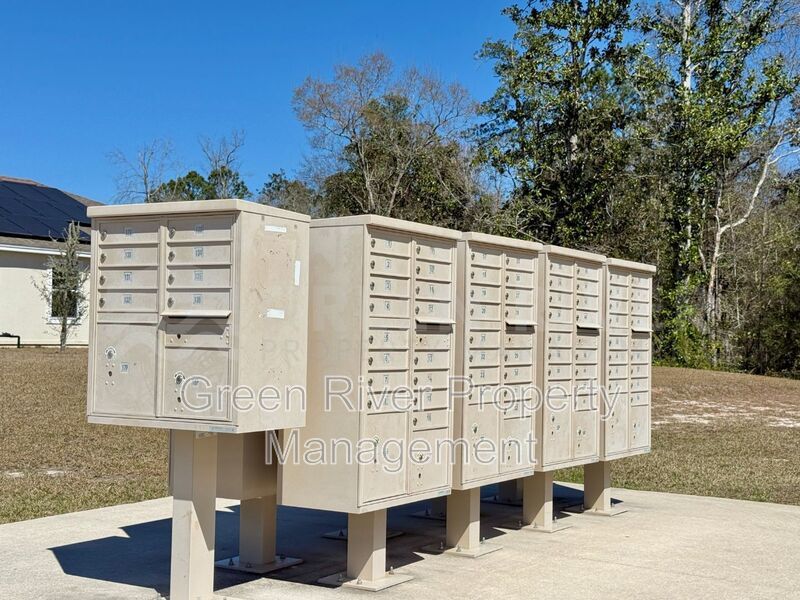 Room to Live, Space to Thrive! Stunning 6BR Home with Solar, Upgrades & Screened Lanai in Macclenny!! property image