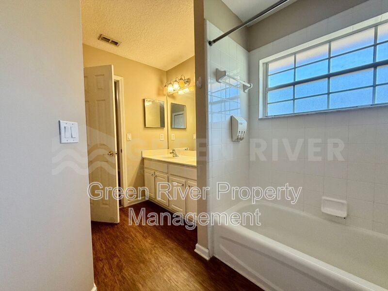 Fleming Island 3 bedroom, 2 bath Beauty with Space to Breathe!! property image