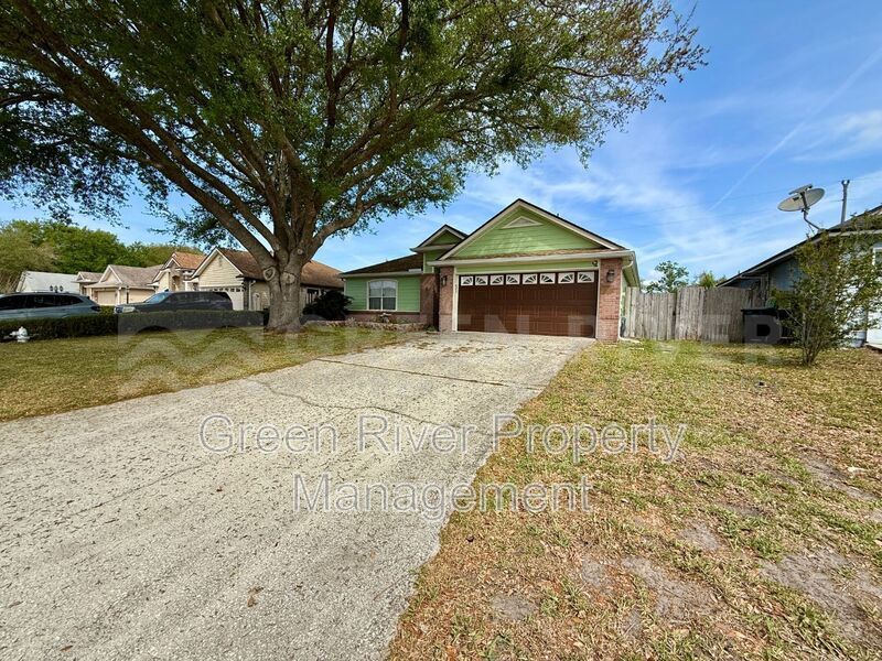 Charming 3 bedroom, 2 bath Lakeview Home with Entertainer’s Backyard!! property image