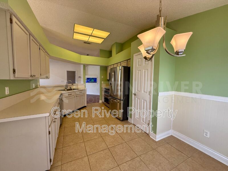Charming 3 bedroom, 2 bath Lakeview Home with Entertainer’s Backyard!! property image