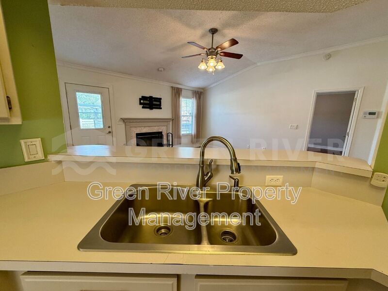 Charming 3 bedroom, 2 bath Lakeview Home with Entertainer’s Backyard!! property image