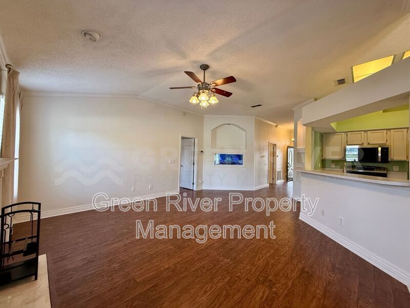 Charming 3 bedroom, 2 bath Lakeview Home with Entertainer’s Backyard!! property image