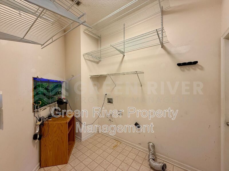 Charming 3 bedroom, 2 bath Lakeview Home with Entertainer’s Backyard!! property image