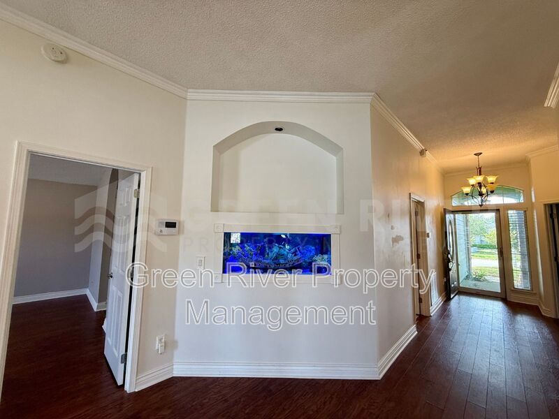 Charming 3 bedroom, 2 bath Lakeview Home with Entertainer’s Backyard!! property image