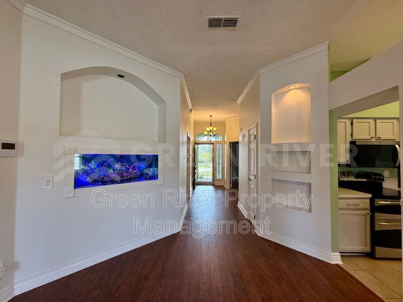 Charming 3 bedroom, 2 bath Lakeview Home with Entertainer’s Backyard!! property image