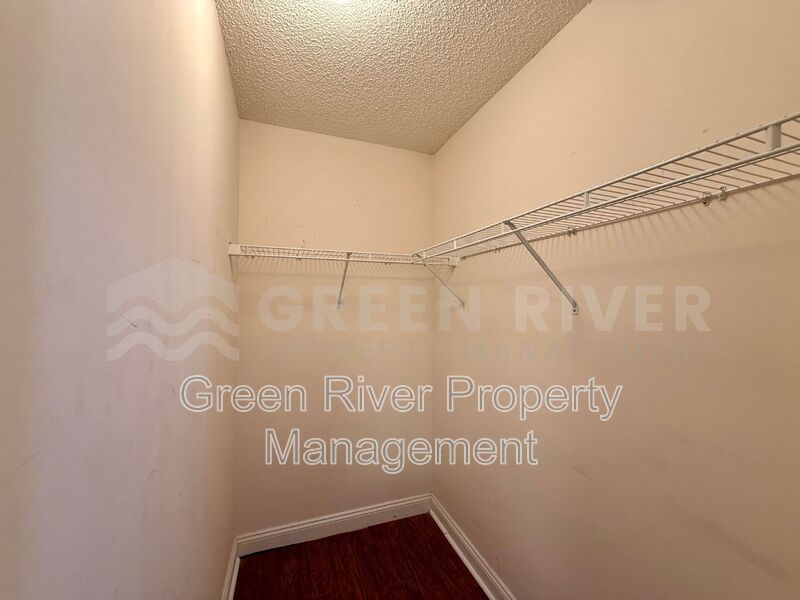 Charming 3 bedroom, 2 bath Lakeview Home with Entertainer’s Backyard!! property image