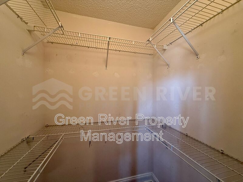 Charming 3 bedroom, 2 bath Lakeview Home with Entertainer’s Backyard!! property image