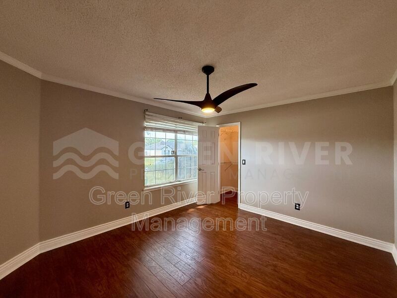 Charming 3 bedroom, 2 bath Lakeview Home with Entertainer’s Backyard!! property image