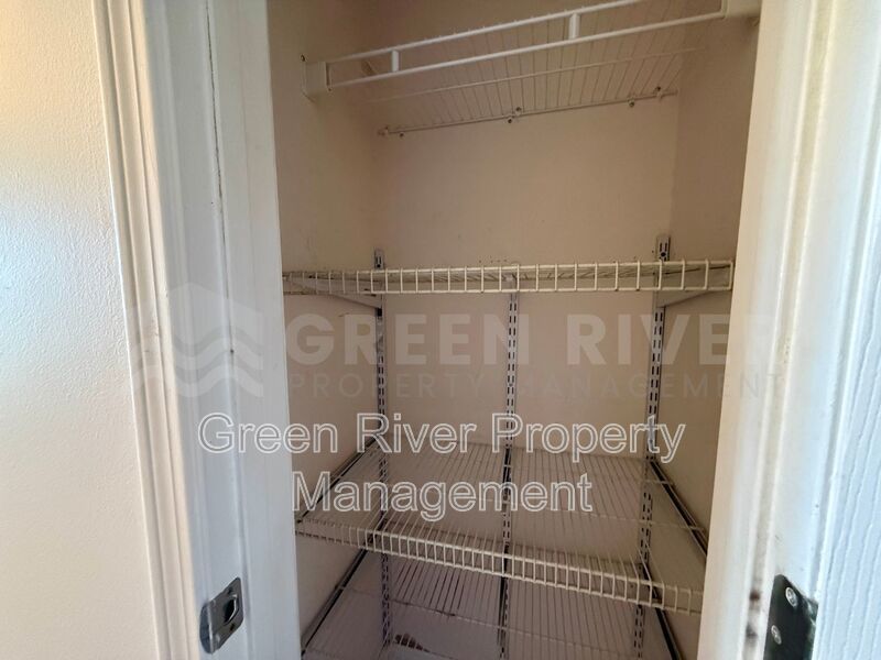 Charming 3 bedroom, 2 bath Lakeview Home with Entertainer’s Backyard!! property image