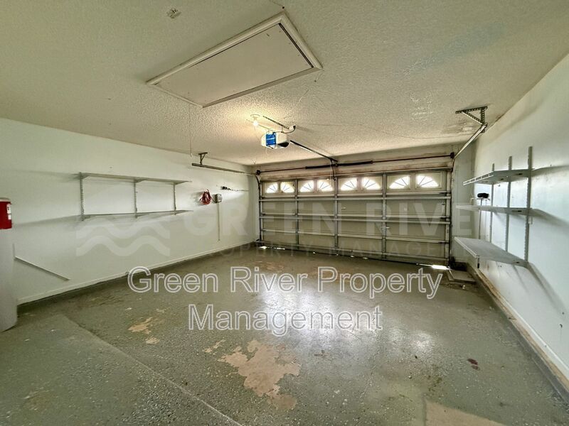 Charming 3 bedroom, 2 bath Lakeview Home with Entertainer’s Backyard!! property image