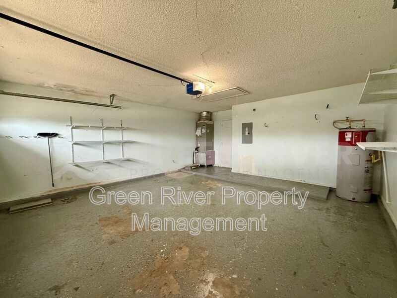 Charming 3 bedroom, 2 bath Lakeview Home with Entertainer’s Backyard!! property image