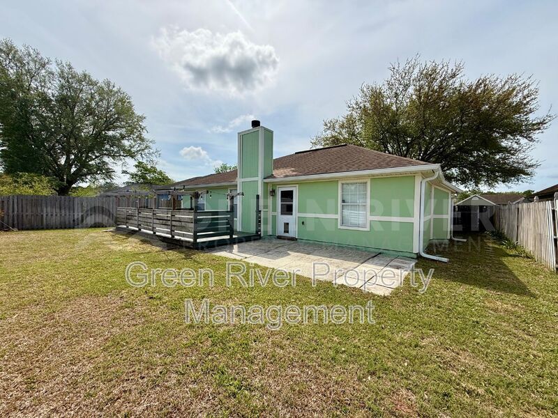Charming 3 bedroom, 2 bath Lakeview Home with Entertainer’s Backyard!! property image