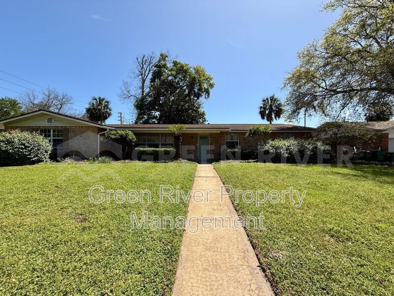 Beachside Beauty with a Huge Private Yard in Jacksonville Beach! property image