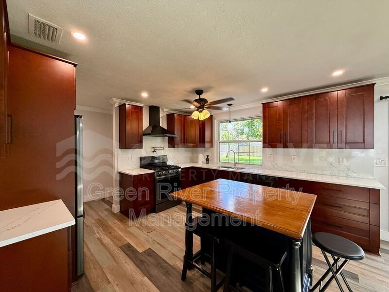 Beachside Beauty with a Huge Private Yard in Jacksonville Beach! property image