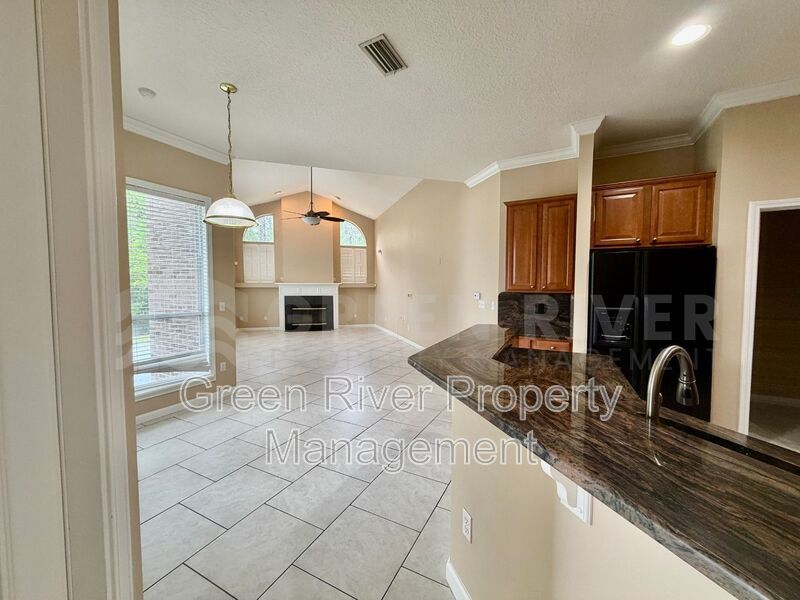 Luxury Living in The Oaks at Oakleaf – 4BR Retreat & Resort-Style Amenities property image