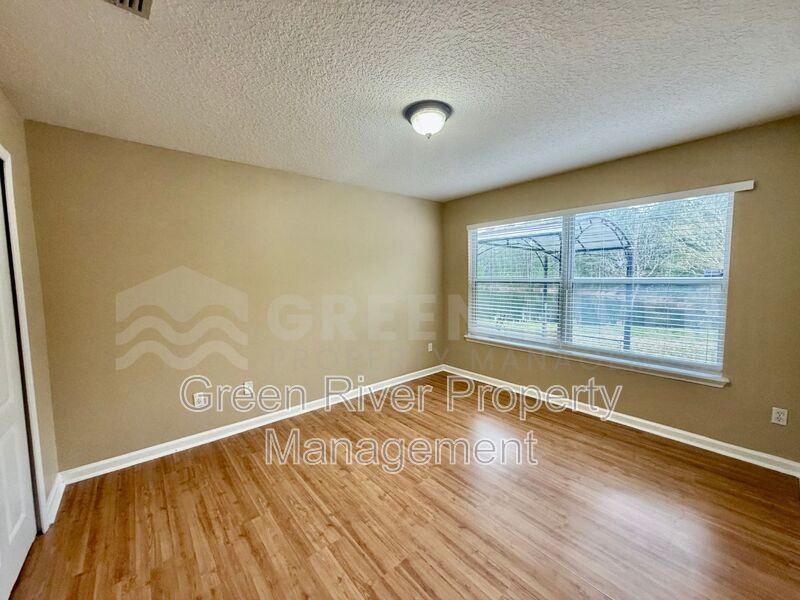 Luxury Living in The Oaks at Oakleaf – 4BR Retreat & Resort-Style Amenities property image