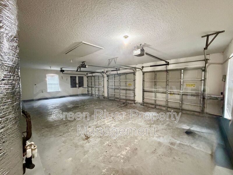 Luxury Living in The Oaks at Oakleaf – 4BR Retreat & Resort-Style Amenities property image