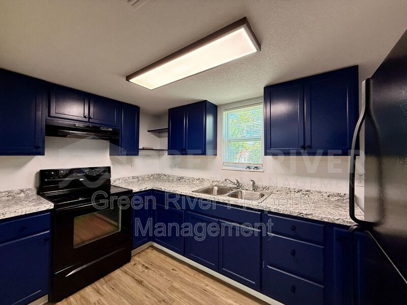 Charming 3BR Retreat in the Heart of Green Cove Springs!! property image