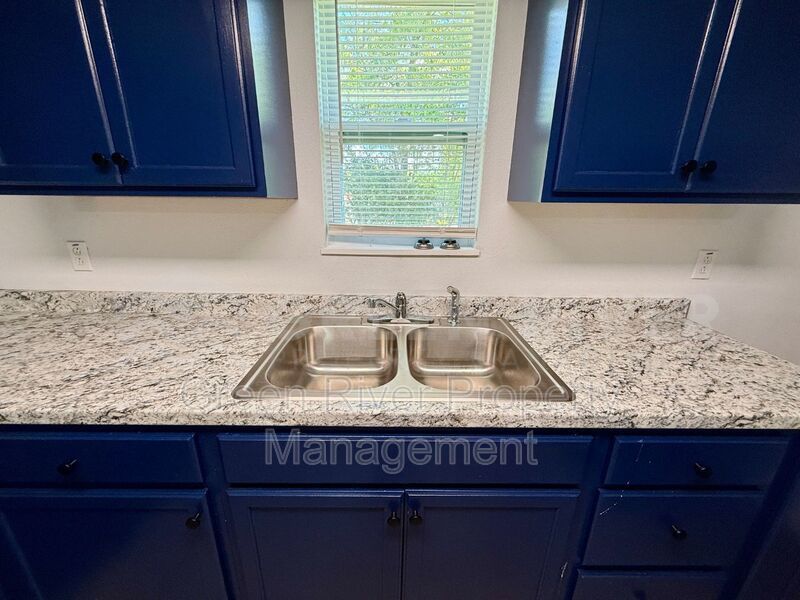 Charming 3BR Retreat in the Heart of Green Cove Springs!! property image