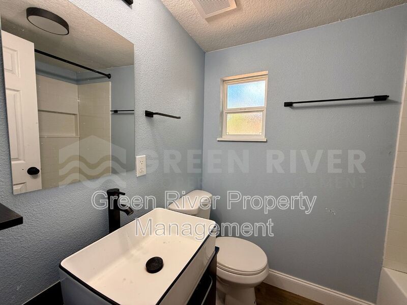 Charming 3BR Retreat in the Heart of Green Cove Springs!! property image