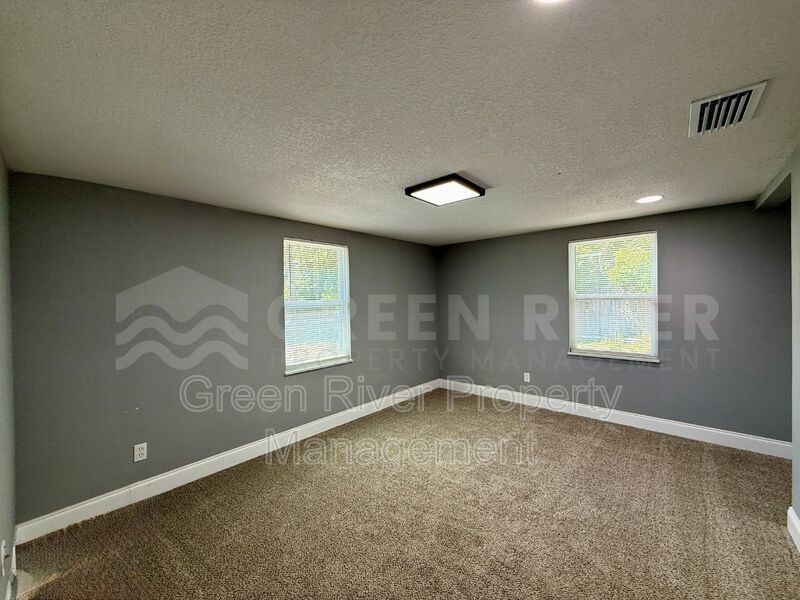 Charming 3BR Retreat in the Heart of Green Cove Springs!! property image