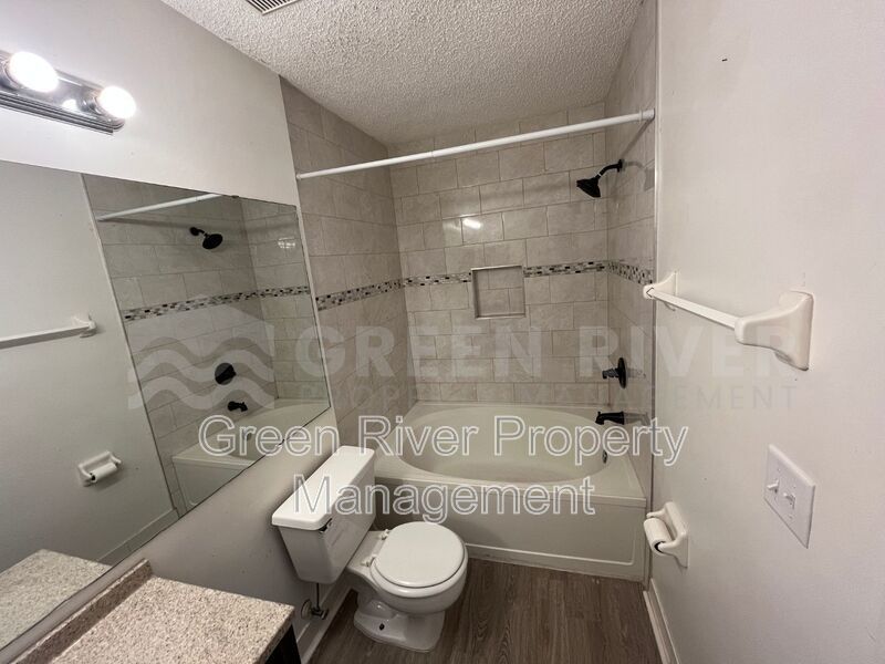 Adorable well kept 2/2 in Argyle! property image
