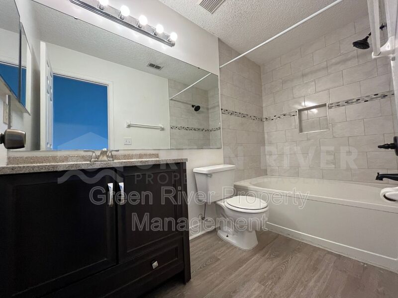 Adorable well kept 2/2 in Argyle! property image