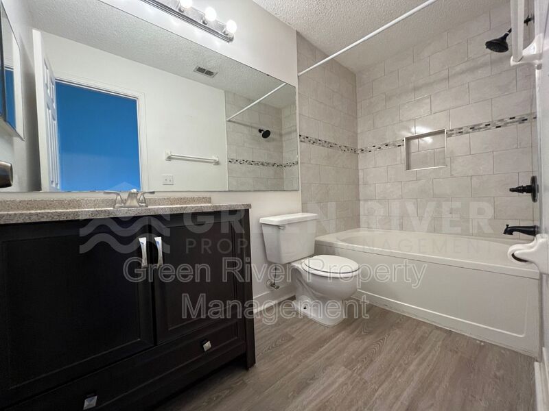 Adorable well kept 2/2 in Argyle! property image