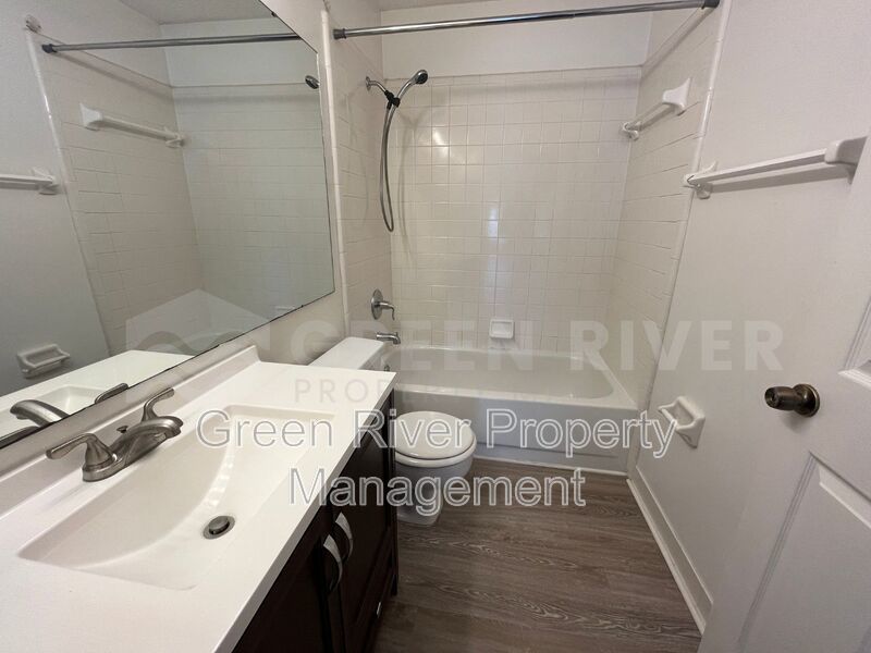 Adorable well kept 2/2 in Argyle! property image