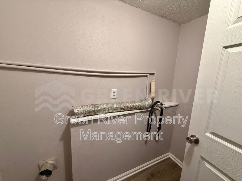 Charming & Updated Home with Spacious Backyard property image