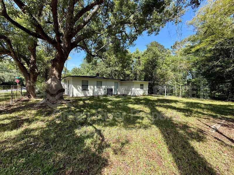 Charming & Updated Home with Spacious Backyard property image