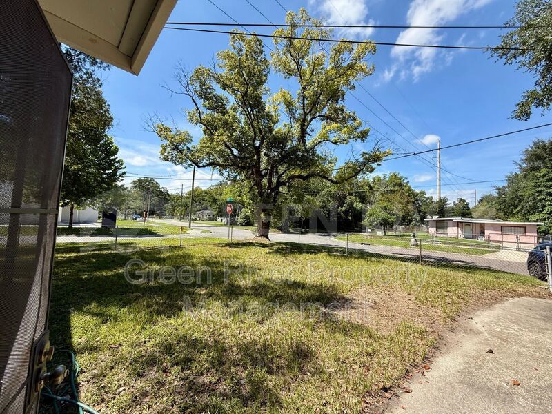 Charming & Updated Home with Spacious Backyard property image