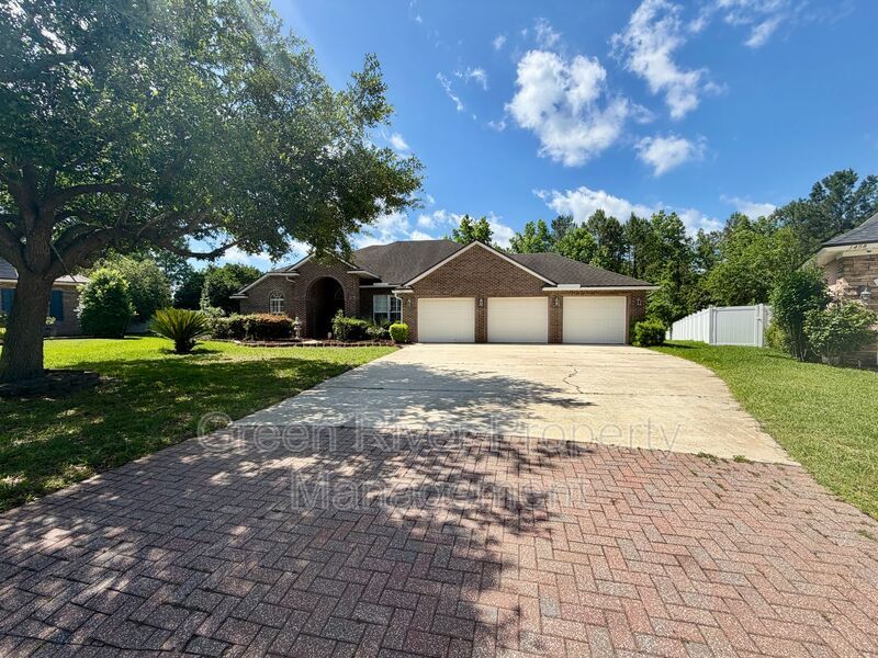Luxury Living in The Oaks at Oakleaf – 4BR Retreat & Resort-Style Amenities property image