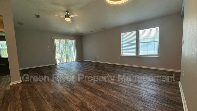 Modern 3-Bedroom Home with Open Living & Prime Jacksonville Location! property image