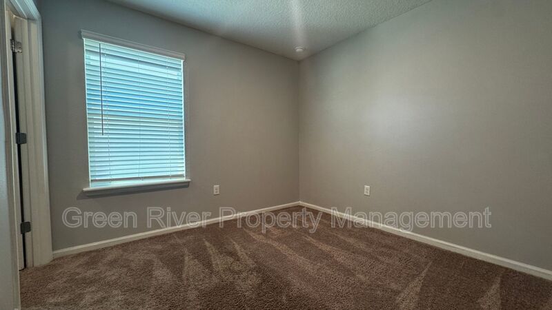 Modern 3-Bedroom Home with Open Living & Prime Jacksonville Location! property image