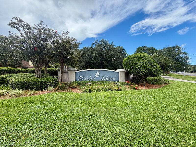 Spacious 4BR Harbor Island Home with Huge Backyard! property image