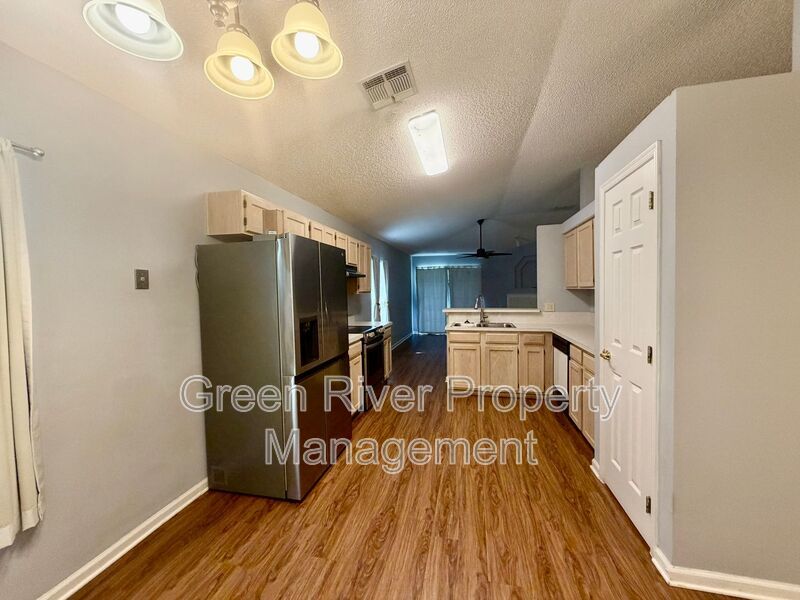 Spacious 4BR Harbor Island Home with Huge Backyard! property image