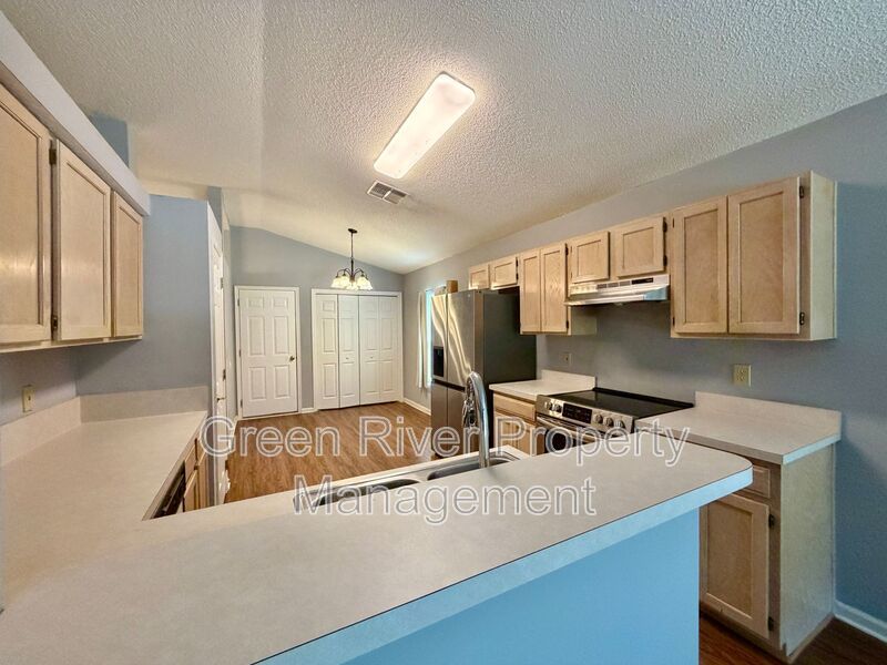 Spacious 4BR Harbor Island Home with Huge Backyard! property image
