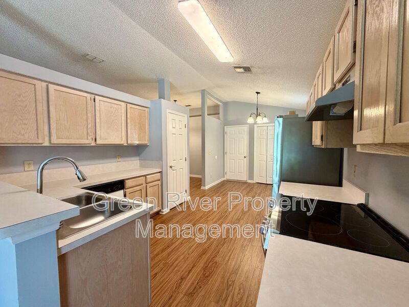 Spacious 4BR Harbor Island Home with Huge Backyard! property image