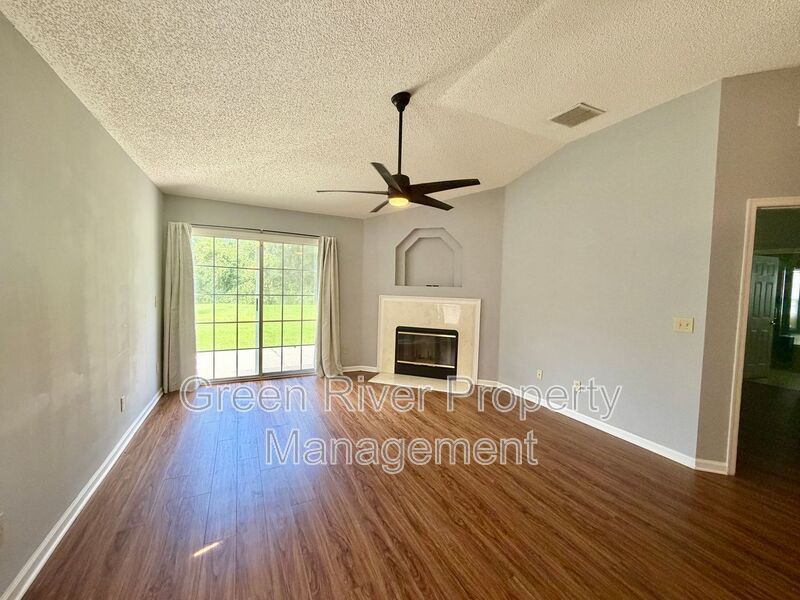 Spacious 4BR Harbor Island Home with Huge Backyard! property image