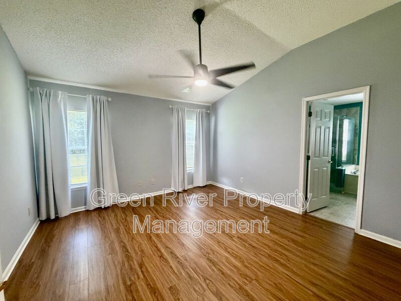 Spacious 4BR Harbor Island Home with Huge Backyard! property image
