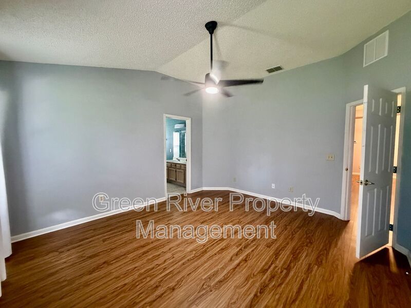 Spacious 4BR Harbor Island Home with Huge Backyard! property image